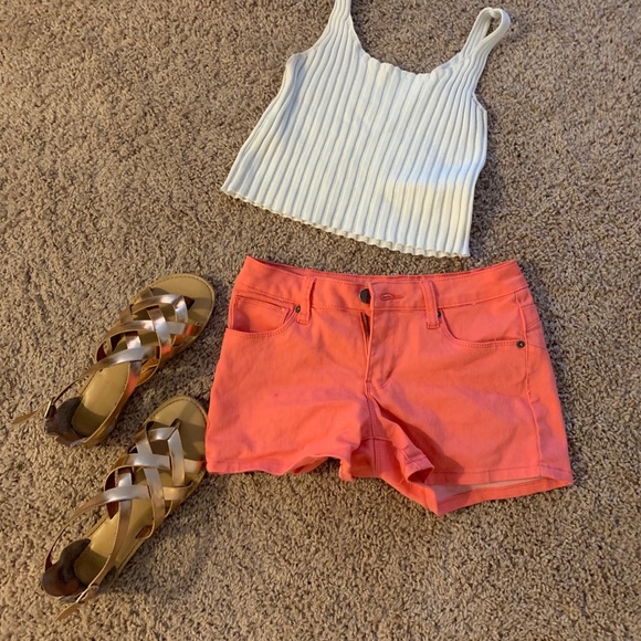 Stretchy shorts - Picture 2 of 2